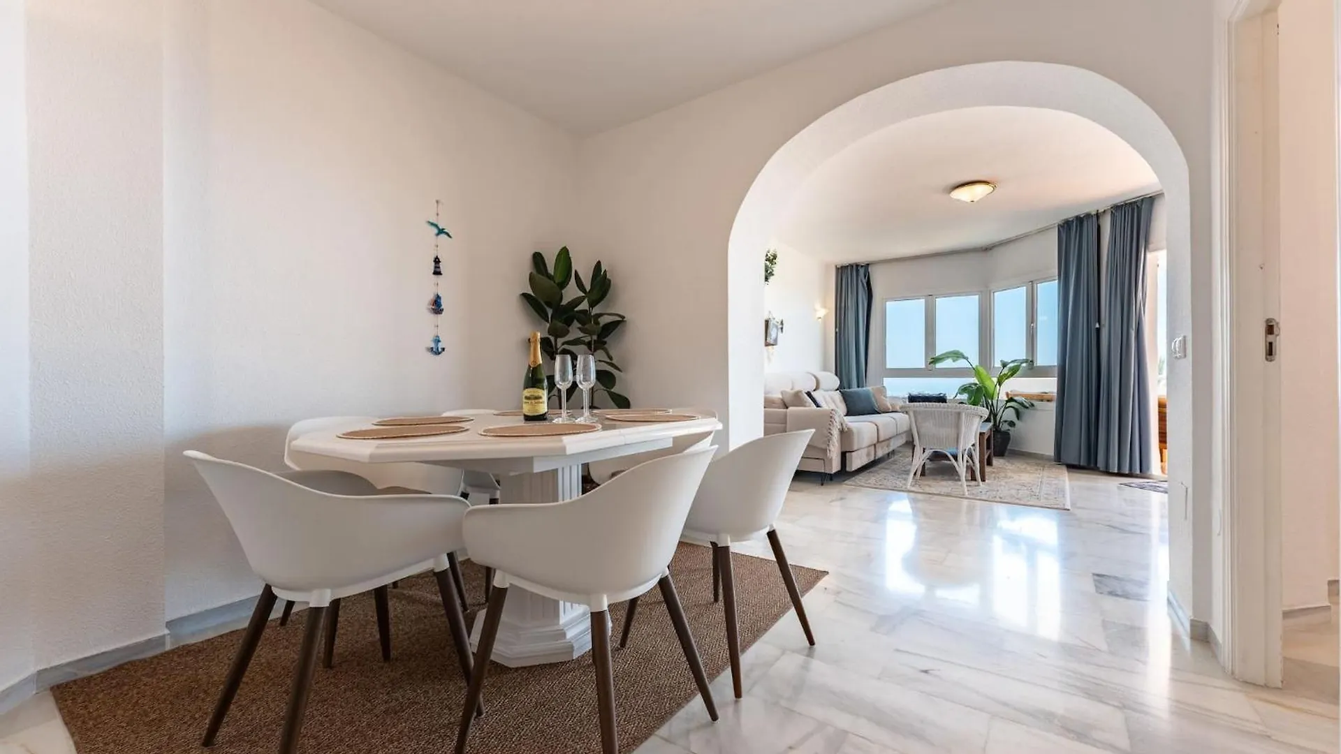Stunning Sea View In Mijas, Walk To Restaurants And Golf Apartment Sitio de Calahonda