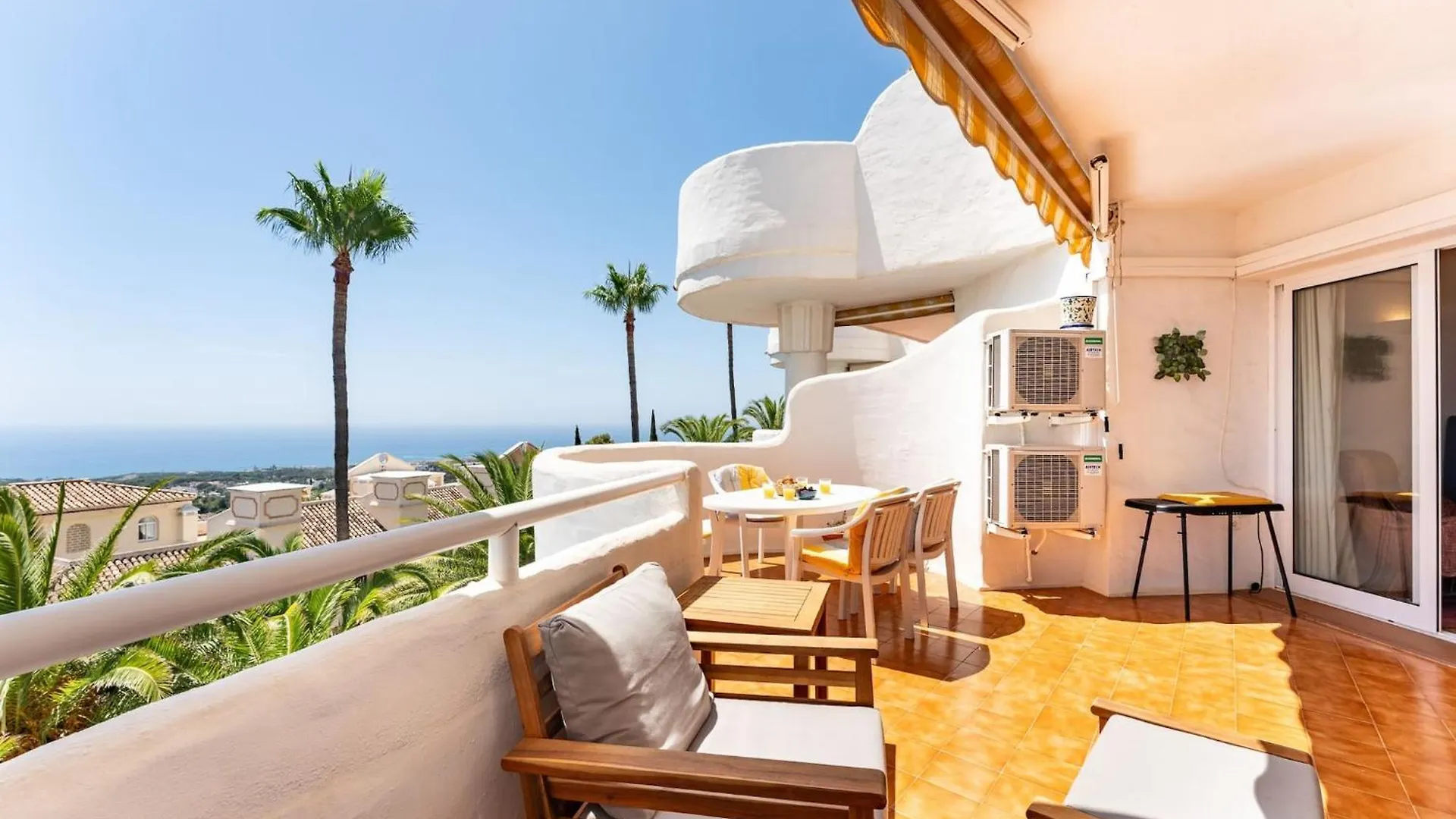 Stunning Sea View In Mijas, Walk To Restaurants And Golf Apartment Sitio de Calahonda