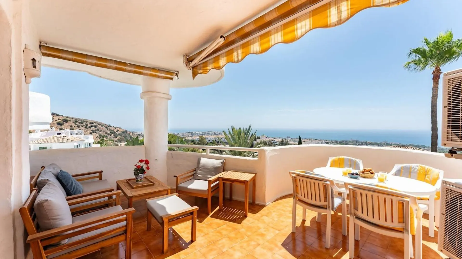 Stunning Sea View In Mijas, Walk To Restaurants And Golf Apartment Sitio de Calahonda